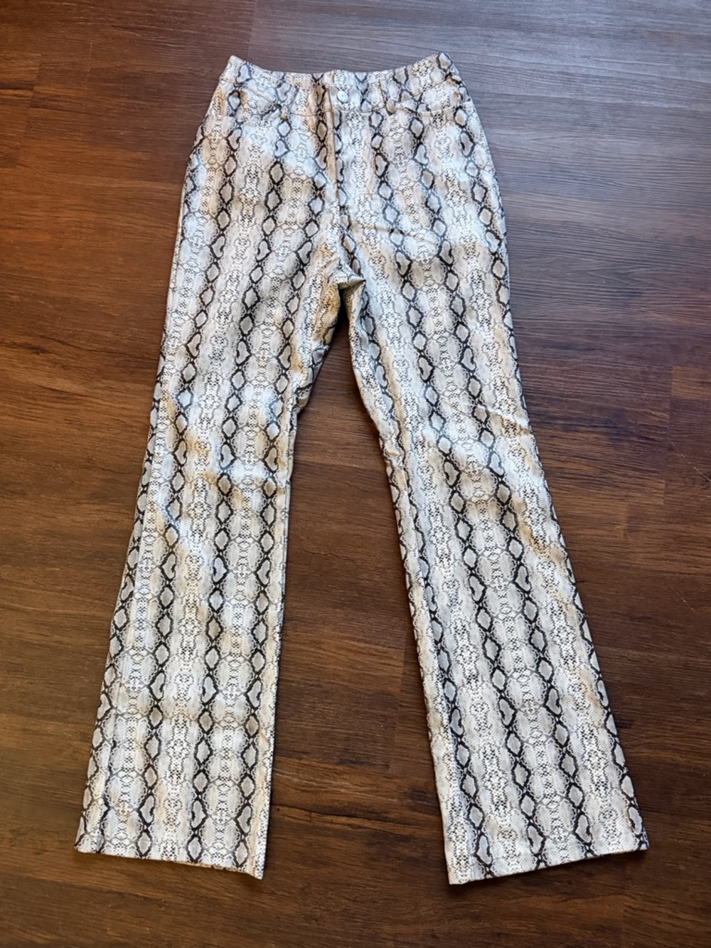Forever 21 Black and White Snake Print Top